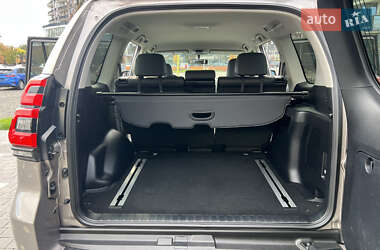 Внедорожник / Кроссовер Toyota Land Cruiser Prado 2018 в 