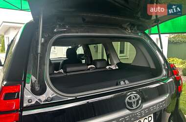 Внедорожник / Кроссовер Toyota Land Cruiser Prado 2019 в 