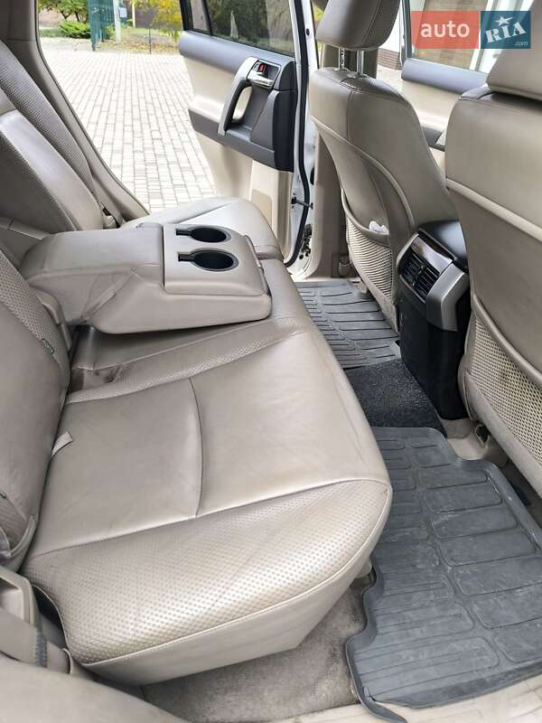 Внедорожник / Кроссовер Toyota Land Cruiser Prado 2010 в Киеве