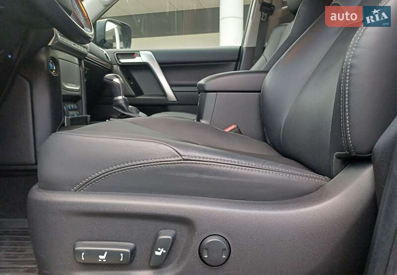 Позашляховик / Кросовер Toyota Land Cruiser Prado 2022 в Києві