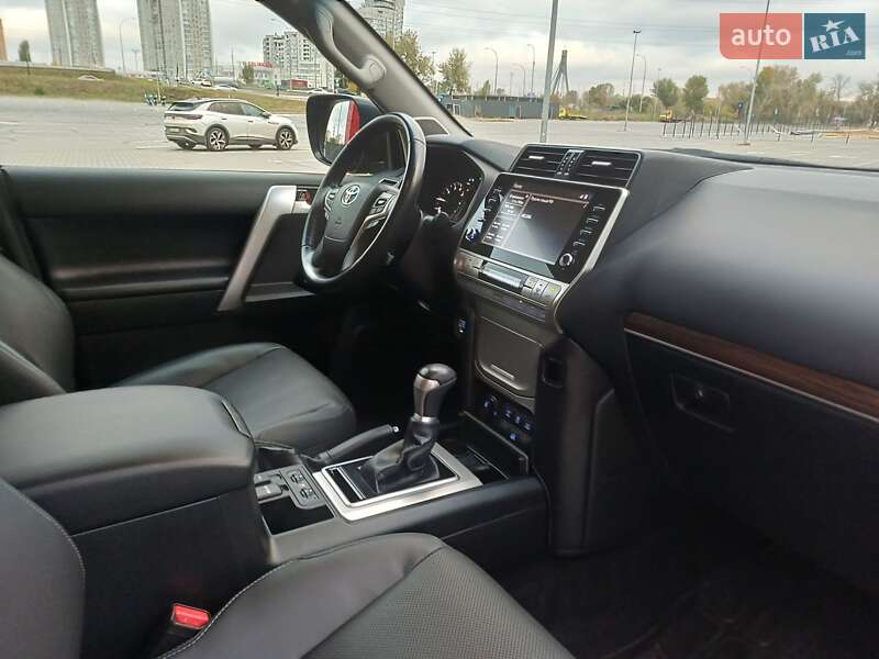 Позашляховик / Кросовер Toyota Land Cruiser Prado 2022 в Києві