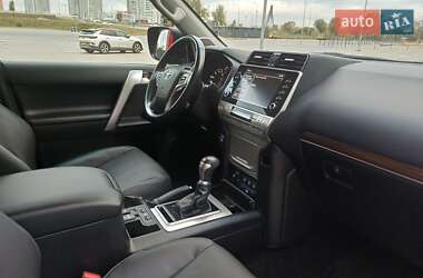 Внедорожник / Кроссовер Toyota Land Cruiser Prado 2022 в 