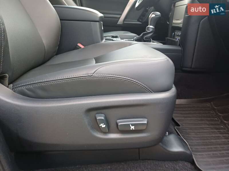 Позашляховик / Кросовер Toyota Land Cruiser Prado 2022 в Києві