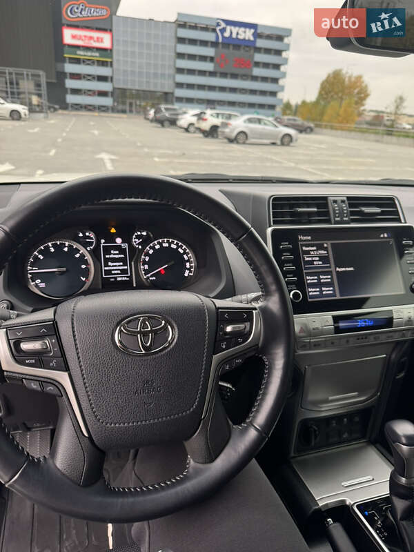 Позашляховик / Кросовер Toyota Land Cruiser Prado 2022 в Києві