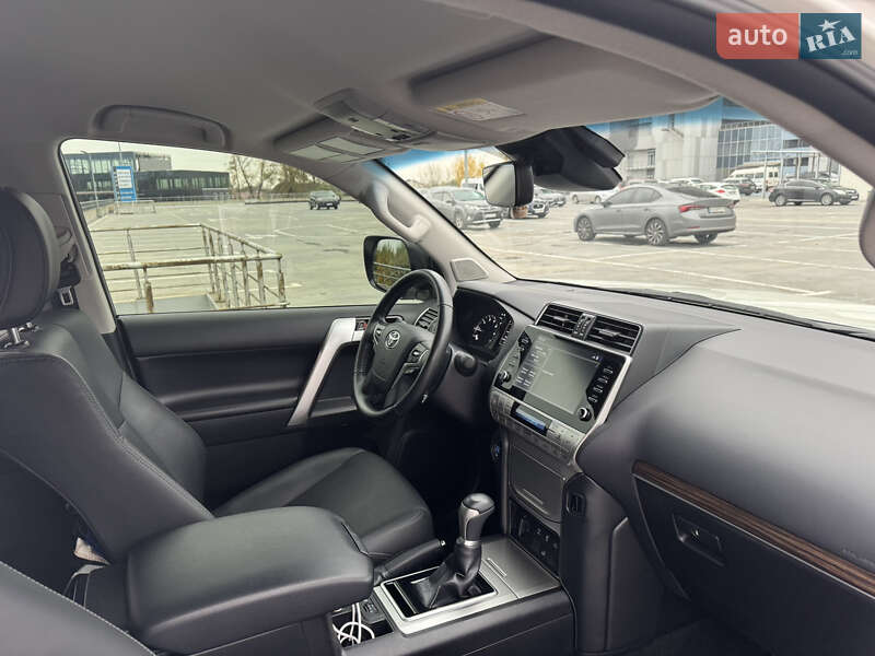 Позашляховик / Кросовер Toyota Land Cruiser Prado 2022 в Києві