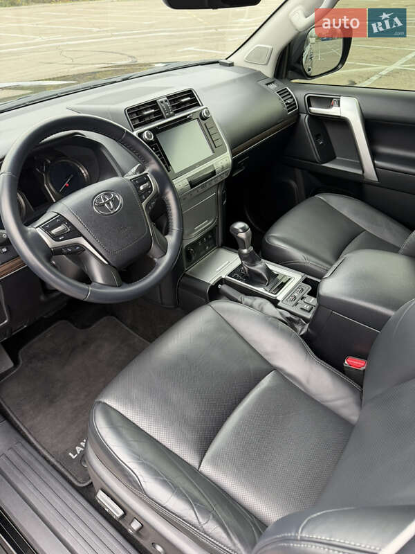 Внедорожник / Кроссовер Toyota Land Cruiser Prado 2019 в Киеве фото 29 Внедорожник / Кроссовер Toyota Land Cruiser Prado 2019 в Киеве