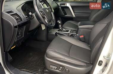 Внедорожник / Кроссовер Toyota Land Cruiser Prado 2018 в 