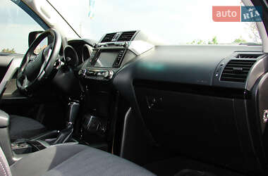 Позашляховик / Кросовер Toyota Land Cruiser Prado 2017 в  фото 20 Позашляховик / Кросовер Toyota Land Cruiser Prado 2017 в