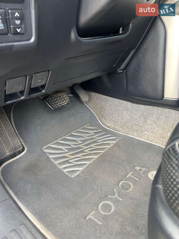 Позашляховик / Кросовер Toyota Land Cruiser Prado 2010 в Києві фото 15 Позашляховик / Кросовер Toyota Land Cruiser Prado 2010 в Києві