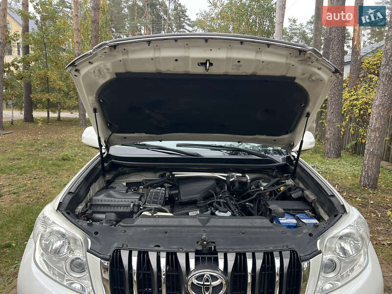 Внедорожник / Кроссовер Toyota Land Cruiser Prado 2010 в Киеве