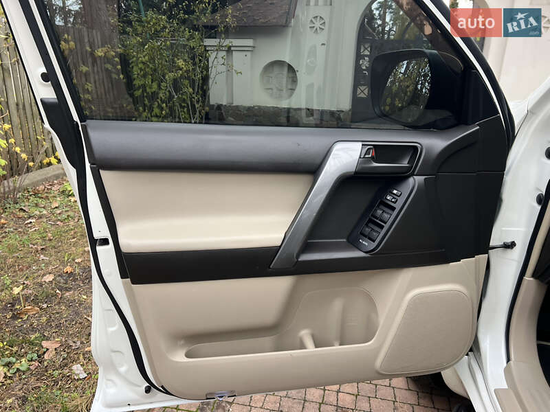 Внедорожник / Кроссовер Toyota Land Cruiser Prado 2010 в Киеве