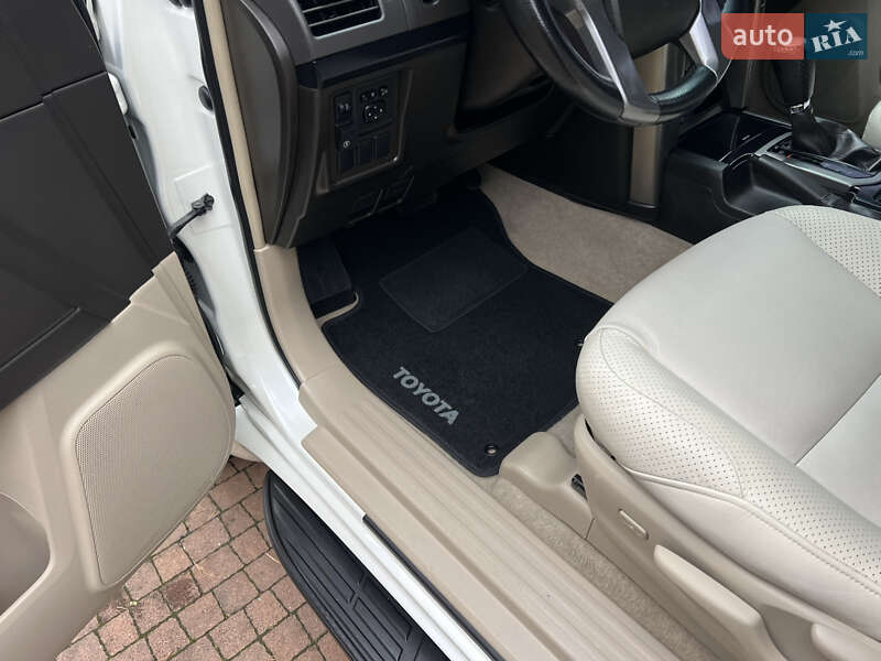 Внедорожник / Кроссовер Toyota Land Cruiser Prado 2010 в Киеве