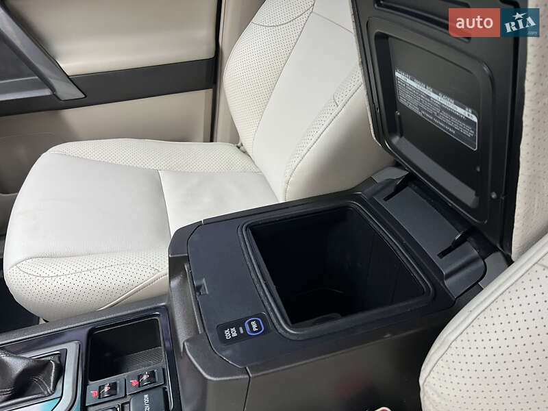 Внедорожник / Кроссовер Toyota Land Cruiser Prado 2010 в Киеве