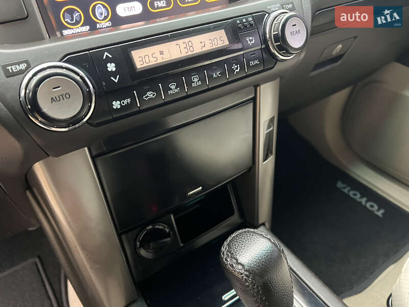 Внедорожник / Кроссовер Toyota Land Cruiser Prado 2010 в Киеве