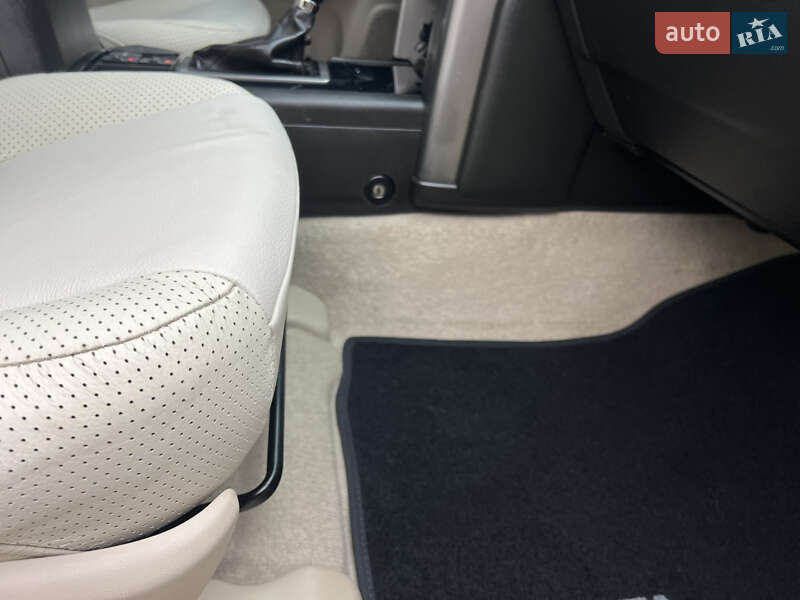 Внедорожник / Кроссовер Toyota Land Cruiser Prado 2010 в Киеве