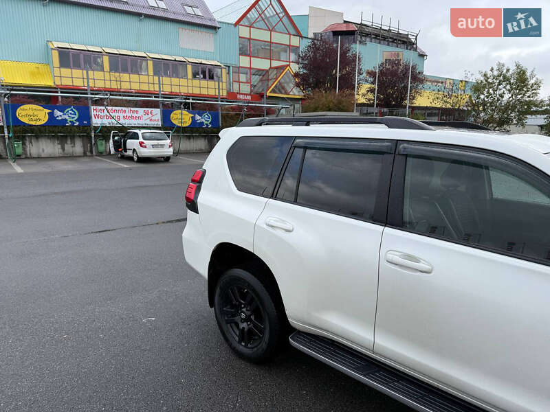 Позашляховик / Кросовер Toyota Land Cruiser Prado 2010 в Харкові