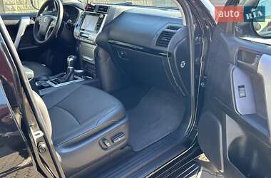 Внедорожник / Кроссовер Toyota Land Cruiser Prado 2019 в 