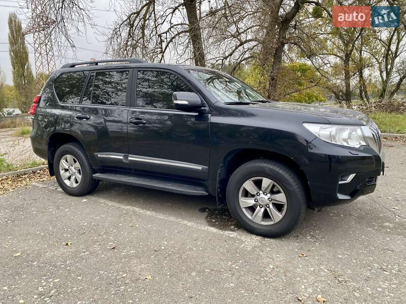 Позашляховик / Кросовер Toyota Land Cruiser Prado 2017 в Києві фото 4 Позашляховик / Кросовер Toyota Land Cruiser Prado 2017 в Києві