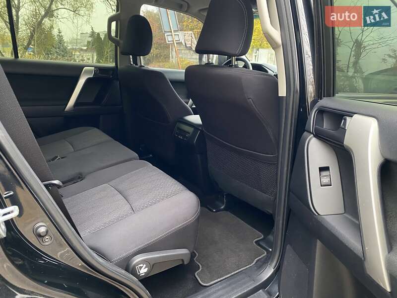 Позашляховик / Кросовер Toyota Land Cruiser Prado 2017 в Києві фото 8 Позашляховик / Кросовер Toyota Land Cruiser Prado 2017 в Києві