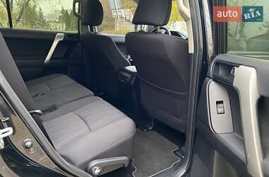 Внедорожник / Кроссовер Toyota Land Cruiser Prado 2017 в 