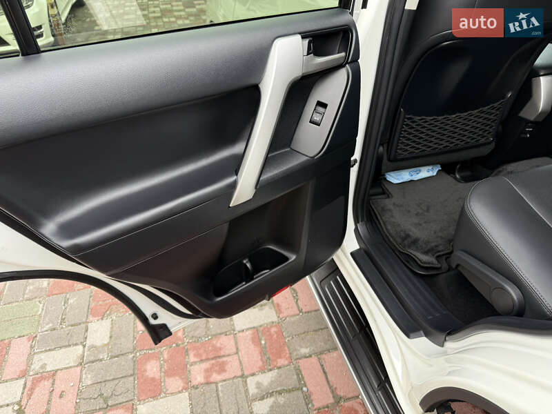 Позашляховик / Кросовер Toyota Land Cruiser Prado 2022 в Запоріжжі