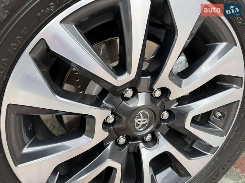 Позашляховик / Кросовер Toyota Land Cruiser Prado 2022 в Запоріжжі