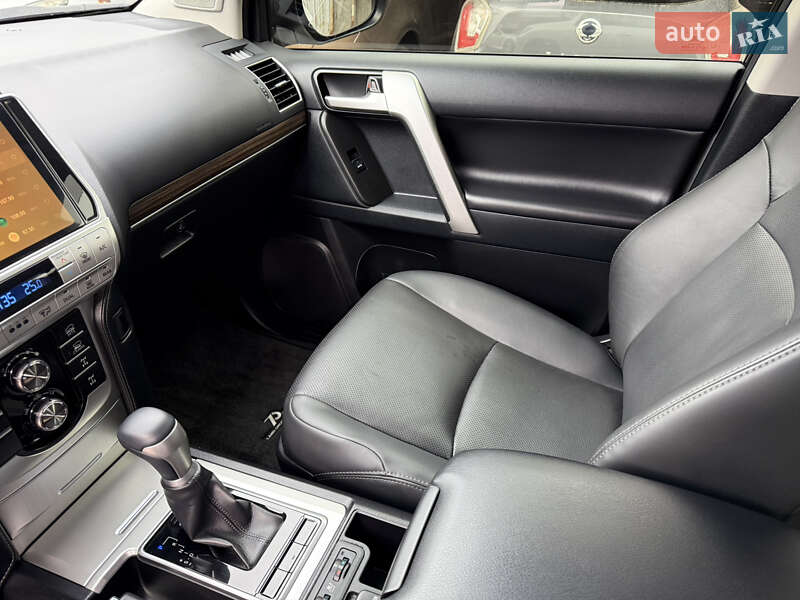Позашляховик / Кросовер Toyota Land Cruiser Prado 2022 в Запоріжжі