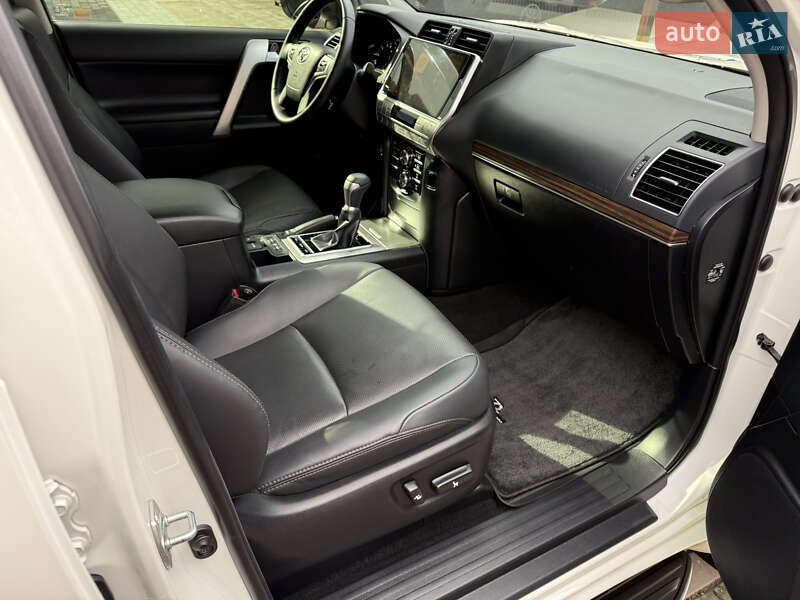 Позашляховик / Кросовер Toyota Land Cruiser Prado 2022 в Запоріжжі