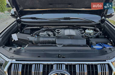 Внедорожник / Кроссовер Toyota Land Cruiser Prado 2020 в 