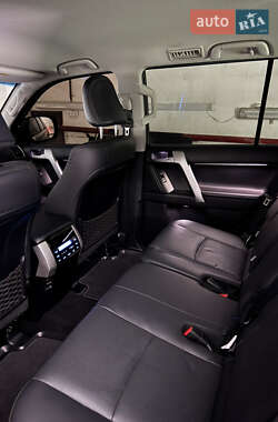 Внедорожник / Кроссовер Toyota Land Cruiser Prado 2020 в 