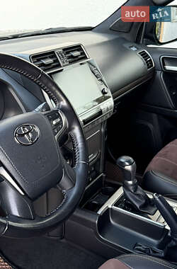 Внедорожник / Кроссовер Toyota Land Cruiser Prado 2021 в 