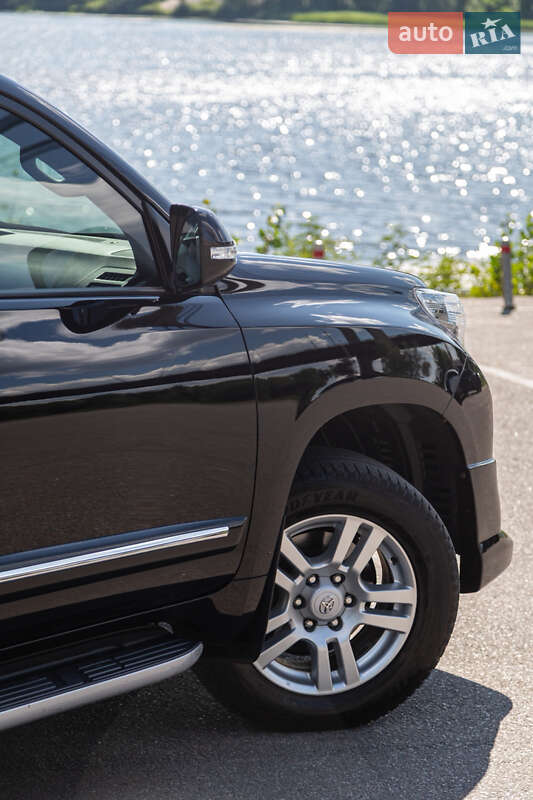 Внедорожник / Кроссовер Toyota Land Cruiser Prado 2011 в Киеве