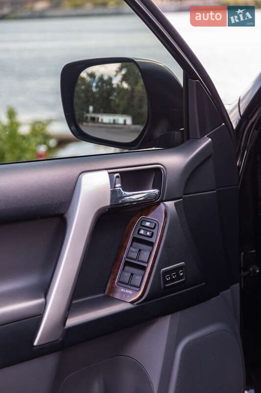 Внедорожник / Кроссовер Toyota Land Cruiser Prado 2011 в Киеве