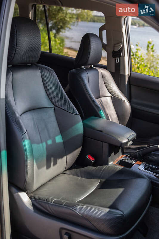 Внедорожник / Кроссовер Toyota Land Cruiser Prado 2011 в Киеве