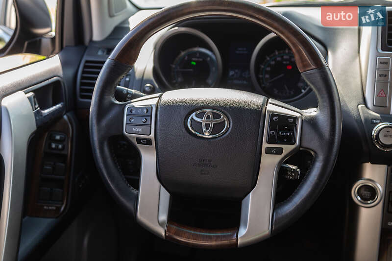 Внедорожник / Кроссовер Toyota Land Cruiser Prado 2011 в Киеве