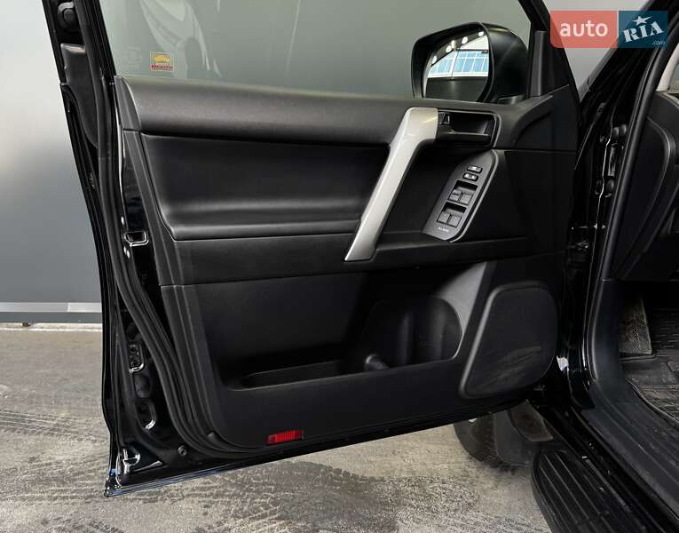 Внедорожник / Кроссовер Toyota Land Cruiser Prado 2017 в Киеве фото 35 Внедорожник / Кроссовер Toyota Land Cruiser Prado 2017 в Киеве