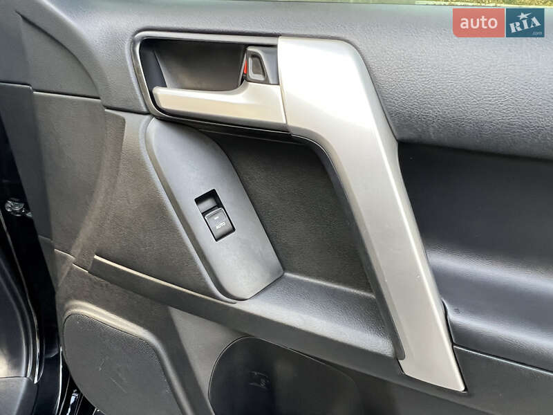 Позашляховик / Кросовер Toyota Land Cruiser Prado 2018 в Києві