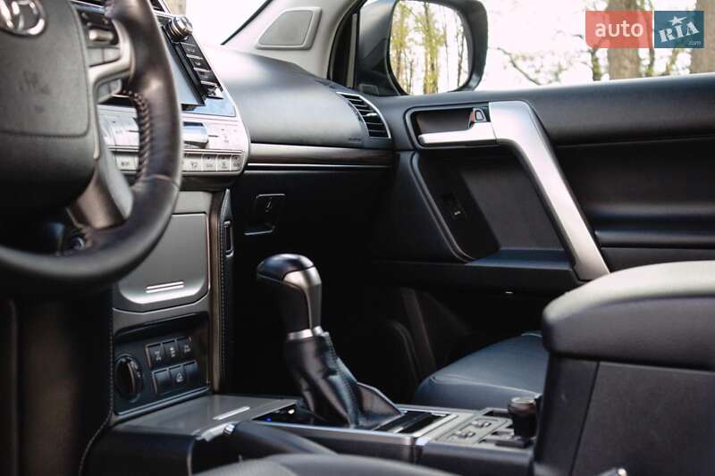 Позашляховик / Кросовер Toyota Land Cruiser Prado 2017 в Києві фото 35 Позашляховик / Кросовер Toyota Land Cruiser Prado 2017 в Києві