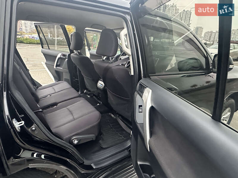 Внедорожник / Кроссовер Toyota Land Cruiser Prado 2017 в Киеве