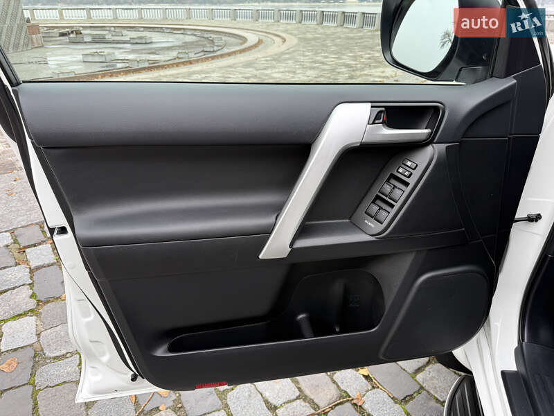 Позашляховик / Кросовер Toyota Land Cruiser Prado 2020 в Києві