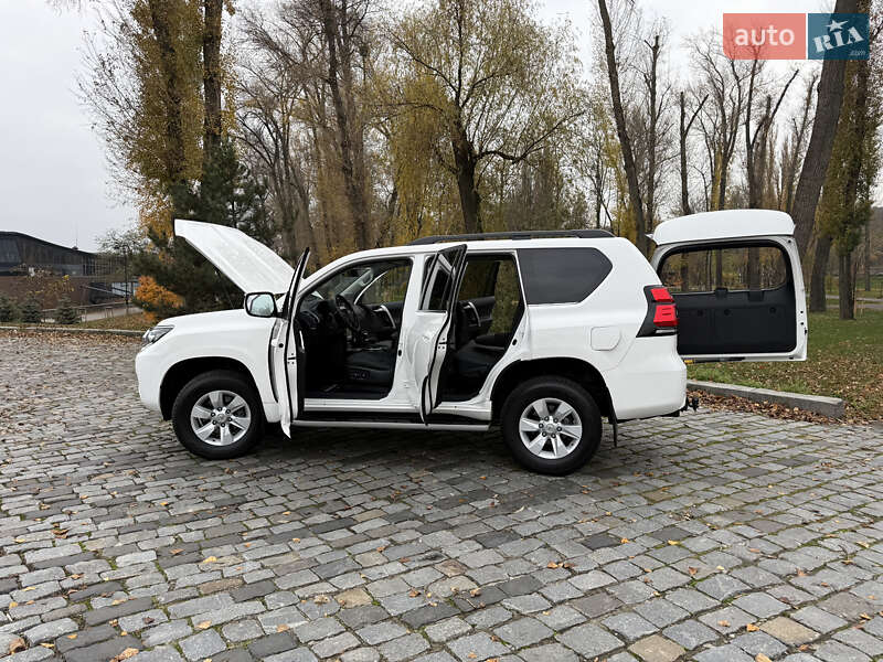 Позашляховик / Кросовер Toyota Land Cruiser Prado 2020 в Києві