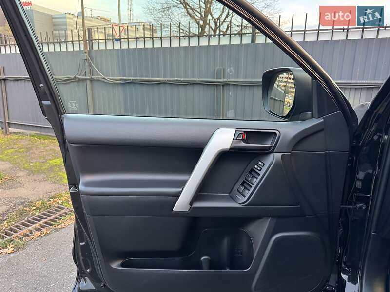 Внедорожник / Кроссовер Toyota Land Cruiser Prado 2019 в Киеве