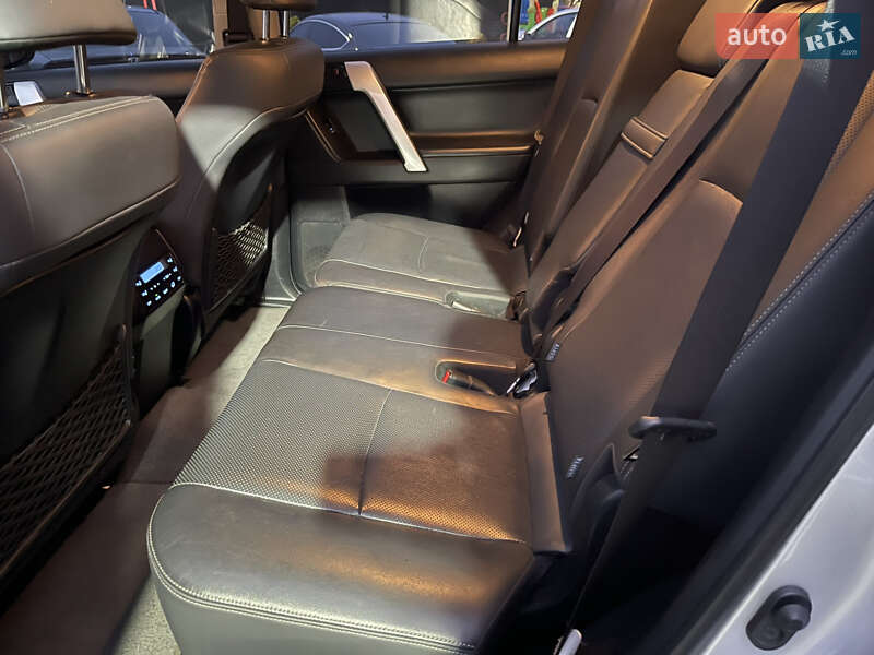 Позашляховик / Кросовер Toyota Land Cruiser Prado 2018 в Миронівці