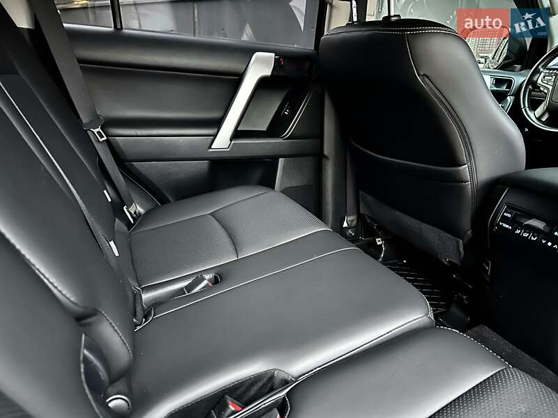 Внедорожник / Кроссовер Toyota Land Cruiser Prado 2019 в Киеве фото 46 Внедорожник / Кроссовер Toyota Land Cruiser Prado 2019 в Киеве