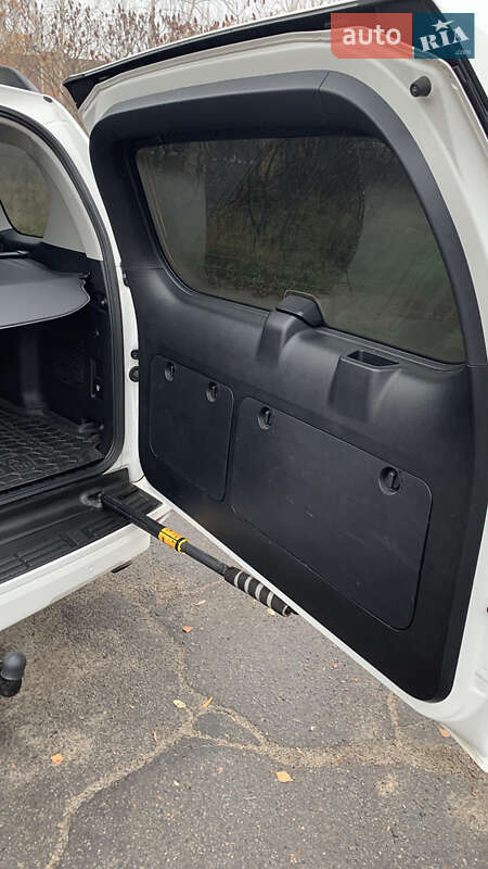 Внедорожник / Кроссовер Toyota Land Cruiser Prado 2019 в Полтаве фото 20 Внедорожник / Кроссовер Toyota Land Cruiser Prado 2019 в Полтаве