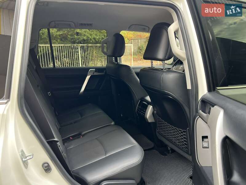 Внедорожник / Кроссовер Toyota Land Cruiser Prado 2019 в Тернополе