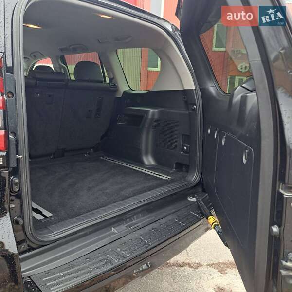 Внедорожник / Кроссовер Toyota Land Cruiser Prado 2018 в Киеве фото 11 Внедорожник / Кроссовер Toyota Land Cruiser Prado 2018 в Киеве