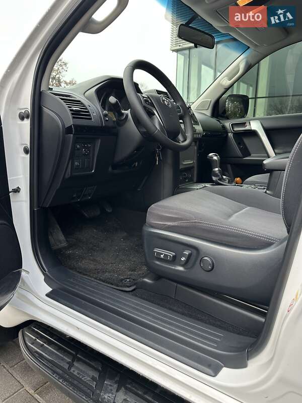Внедорожник / Кроссовер Toyota Land Cruiser Prado 2018 в Киеве