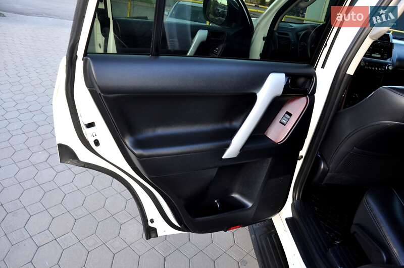 Внедорожник / Кроссовер Toyota Land Cruiser Prado 2016 в Львове фото 24 Внедорожник / Кроссовер Toyota Land Cruiser Prado 2016 в Львове