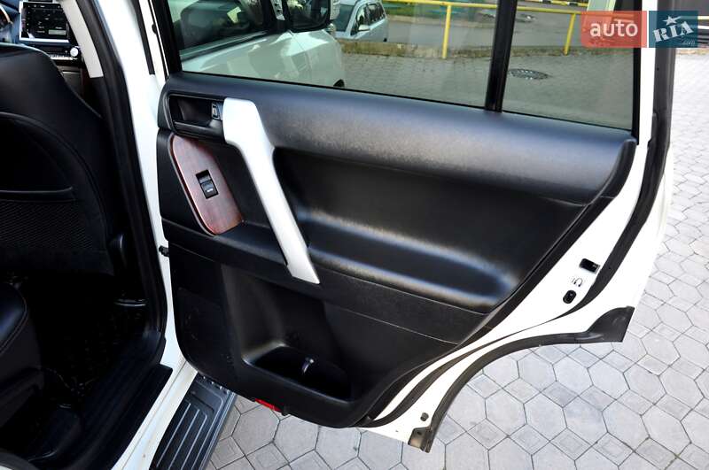 Внедорожник / Кроссовер Toyota Land Cruiser Prado 2016 в Львове фото 29 Внедорожник / Кроссовер Toyota Land Cruiser Prado 2016 в Львове